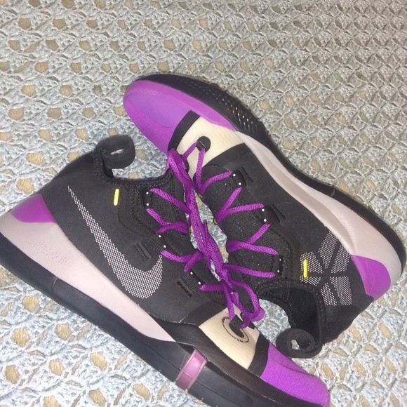 Nike - Picture 2 of 5